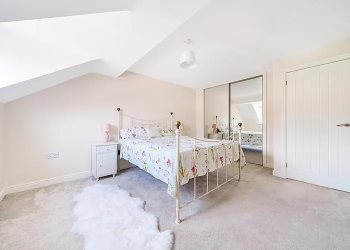 Family Friendly Home In Village