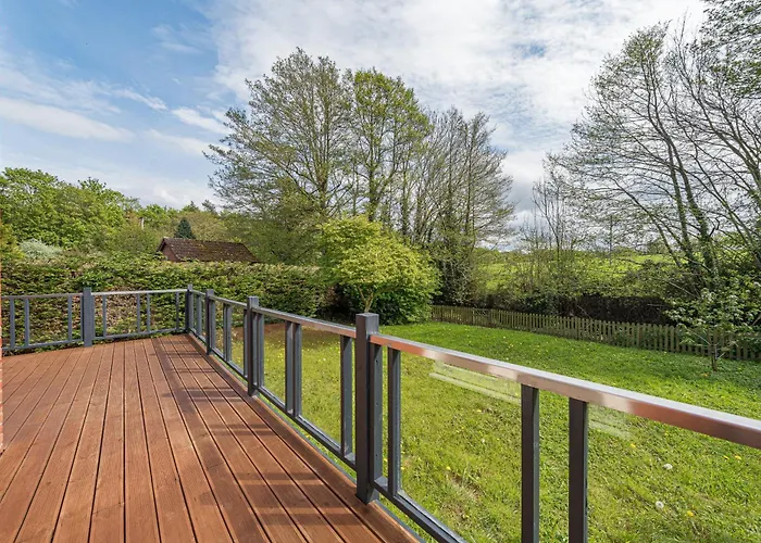 Family Friendly Home In Village